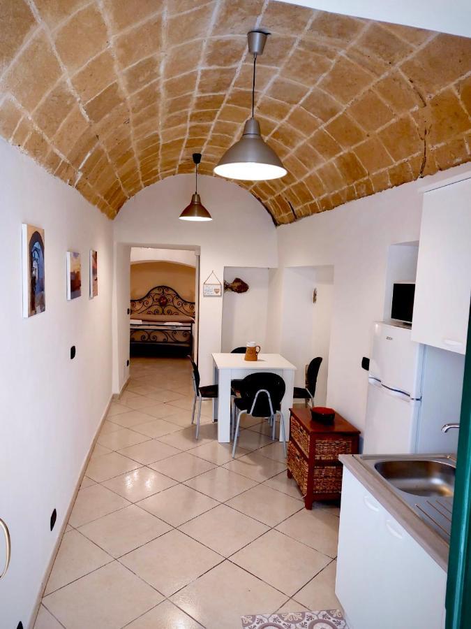 Corte Vico Palmisano Centro Storico Gallipoli Exterior photo